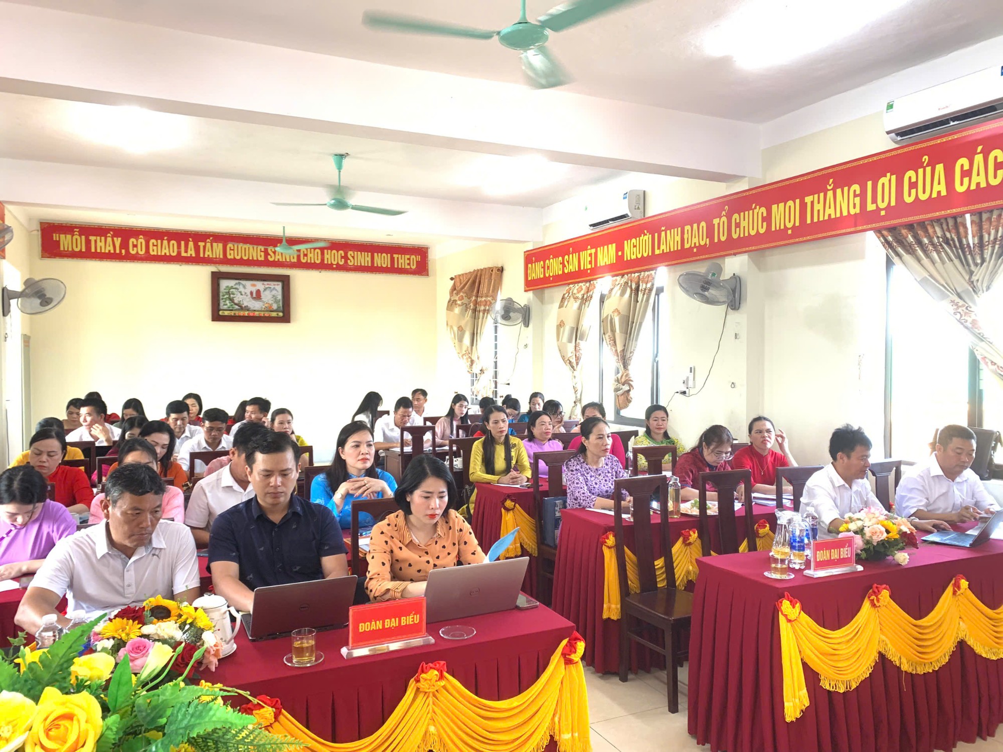 Hội nghị viên chức, người lao động trường THCS Kỳ Thịnh 2025-2026